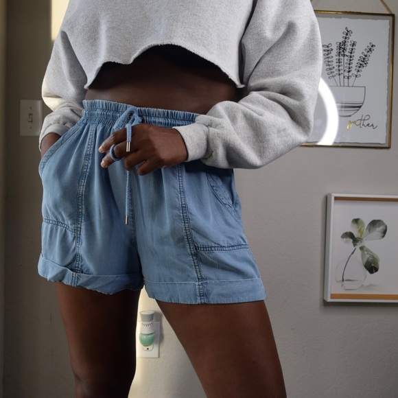 Women’s Large Denim Shorts - Picture 1 of 5